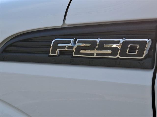 Photo of 2015 Oxford White Ford F-250