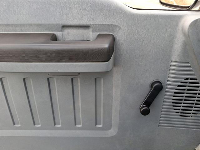 Photo of 2015 Oxford White Ford F-250