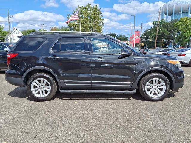 Photo of 2015 Tuxedo Black Metallic Ford Explorer