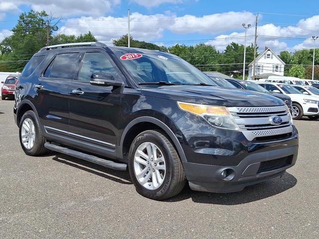 Photo of 2015 Tuxedo Black Metallic Ford Explorer