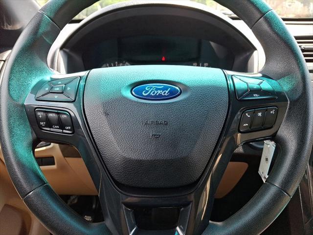 Photo of 2016 Oxford White Ford Explorer