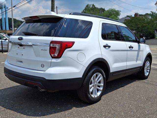 Photo of 2016 Oxford White Ford Explorer