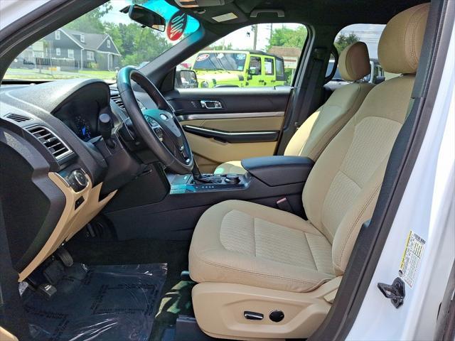 Photo of 2016 Oxford White Ford Explorer