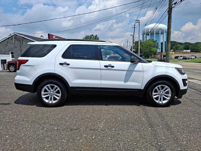 Photo of 2016 Oxford White Ford Explorer
