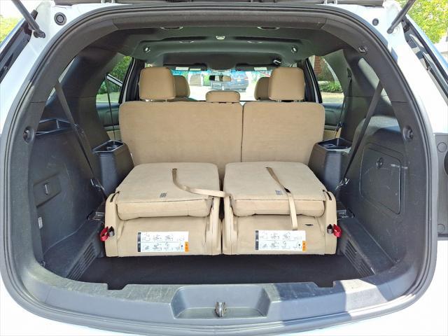 Photo of 2016 Oxford White Ford Explorer