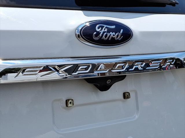 Photo of 2016 Oxford White Ford Explorer