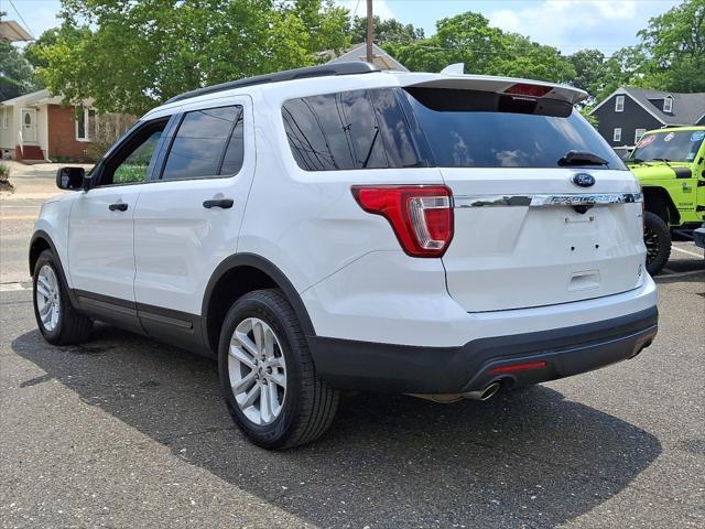 Photo of 2016 Oxford White Ford Explorer