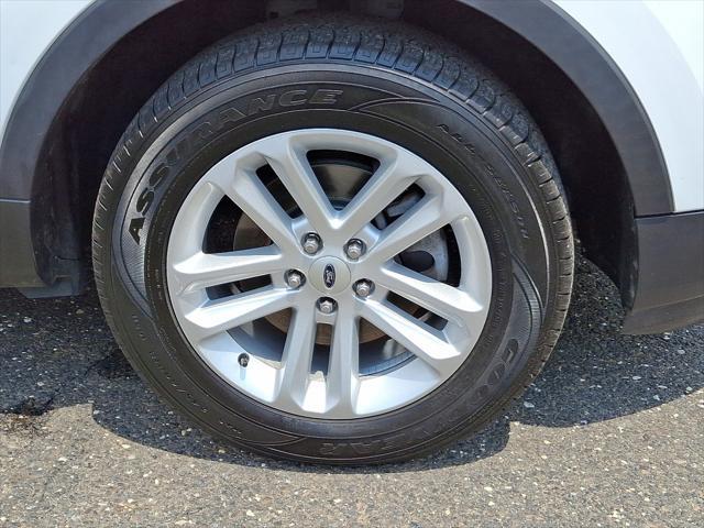 Photo of 2016 Oxford White Ford Explorer
