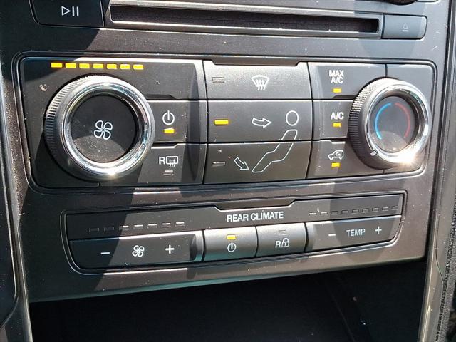 Photo of 2016 Oxford White Ford Explorer