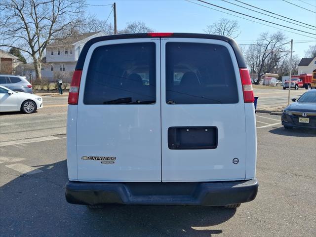 Photo of 2015 Summit White Chevrolet Express 2500