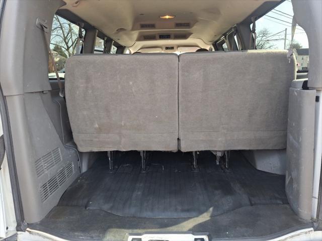 Photo of 2015 Summit White Chevrolet Express 2500