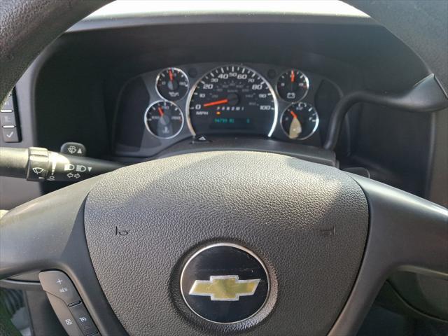Photo of 2015 Summit White Chevrolet Express 2500