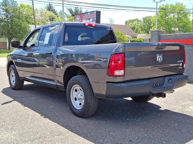Photo of 2016 Granite Crystal Metallic Clearcoat RAM 1500