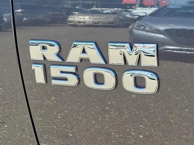 Photo of 2016 Granite Crystal Metallic Clearcoat RAM 1500