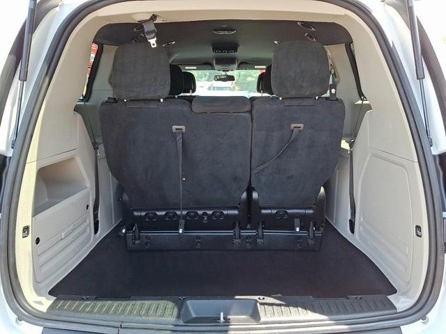 Photo of 2017 White Knuckle Clearcoat Dodge Grand Caravan