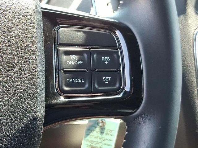 Photo of 2017 White Knuckle Clearcoat Dodge Grand Caravan