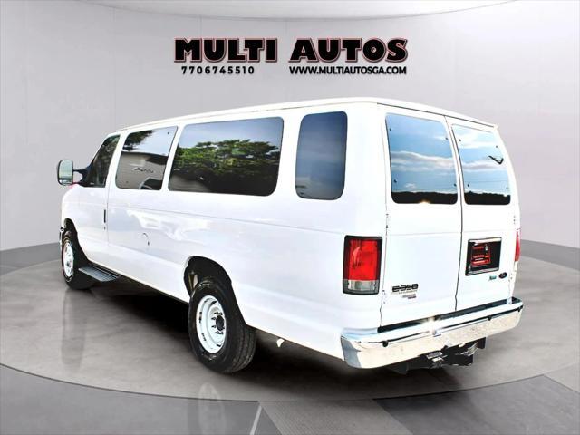 Photo of 2014 Oxford White Ford E350 Super Duty