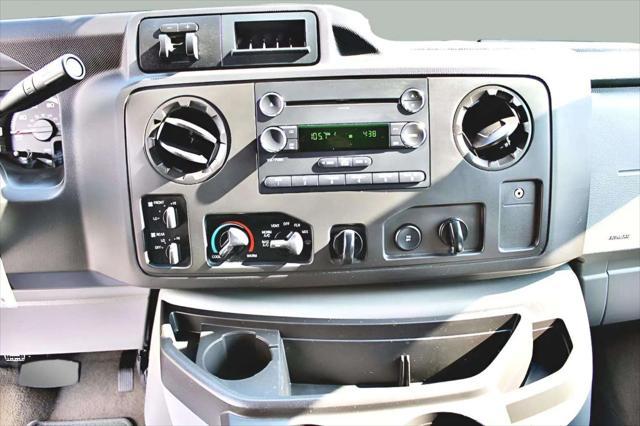 Photo of 2014 Oxford White Ford E350 Super Duty