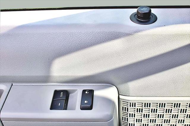Photo of 2014 Oxford White Ford E350 Super Duty