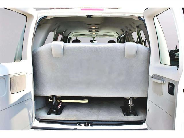 Photo of 2014 Oxford White Ford E350 Super Duty