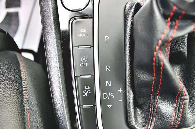 Photo of 2018 Deep Black Pearl Metallic Volkswagen Golf GTI