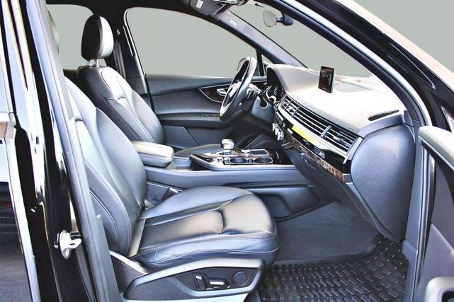 Photo of 2017 Black Audi Q7