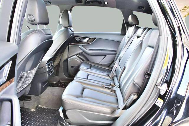 Photo of 2017 Black Audi Q7