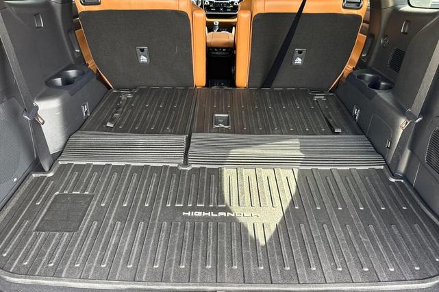 Photo of 2020 Moon Dust Toyota Highlander Hybrid