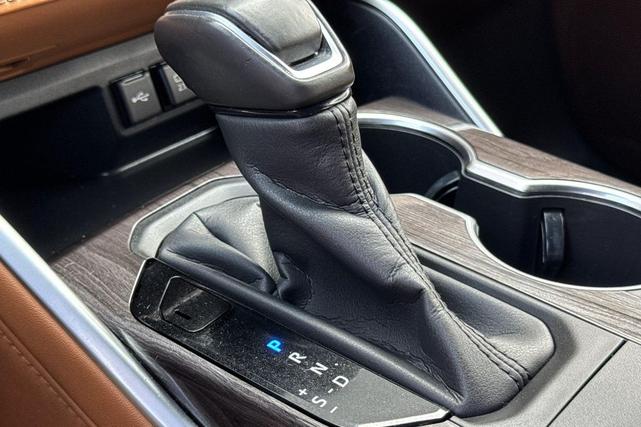Photo of 2020 Moon Dust Toyota Highlander Hybrid