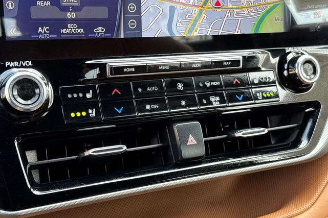 Photo of 2020 Moon Dust Toyota Highlander Hybrid