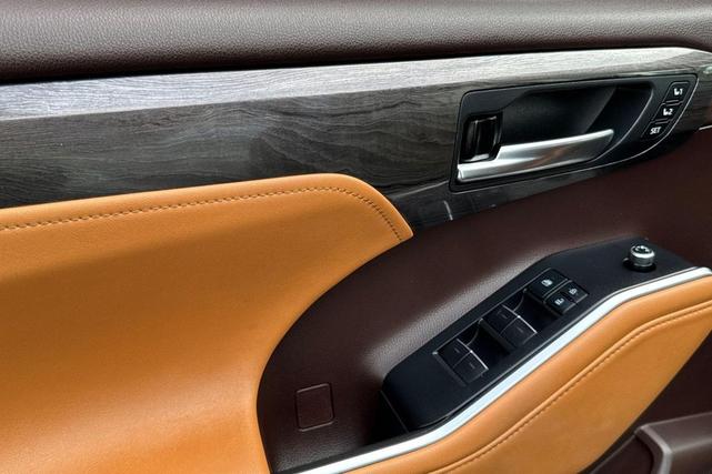 Photo of 2020 Moon Dust Toyota Highlander Hybrid