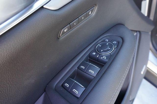 Photo of 2025 Argent Silver Metallic Cadillac XT5