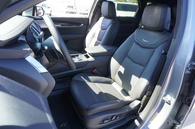 Photo of 2025 Argent Silver Metallic Cadillac XT5