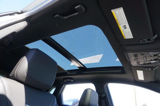 Photo of 2025 Argent Silver Metallic Cadillac XT5