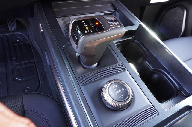 Photo of 2025 Interstellar White GMC HUMMER EV SUV
