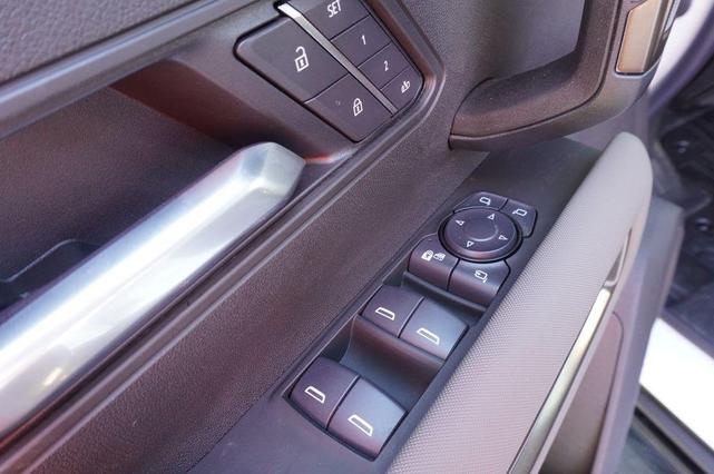 Photo of 2025 Interstellar White GMC HUMMER EV SUV