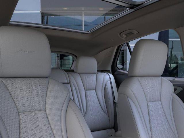 Photo of 2025 Iridescent White Tricoat Buick Envision