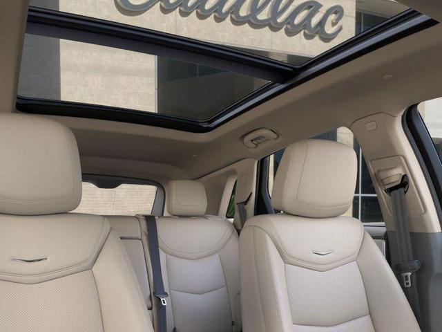 Photo of 2025 Crystal White Tricoat Cadillac XT5