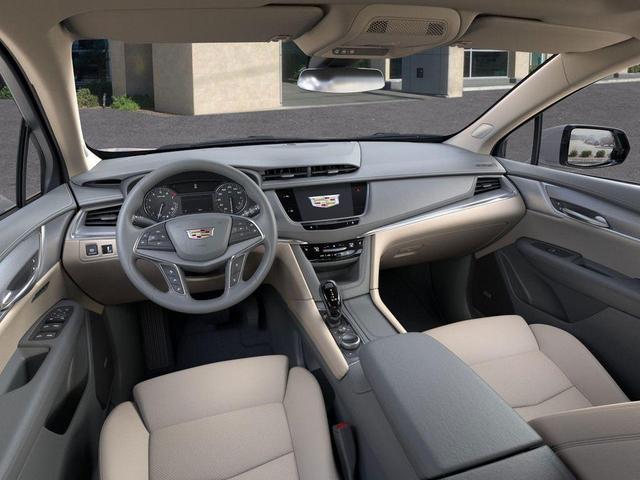 Photo of 2025 Crystal White Tricoat Cadillac XT5