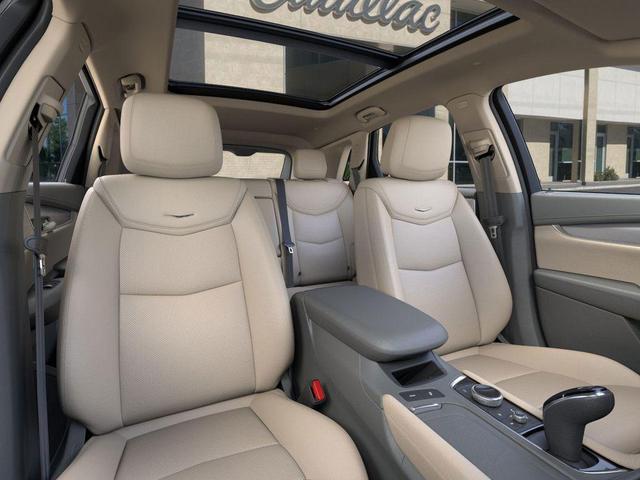Photo of 2025 Crystal White Tricoat Cadillac XT5