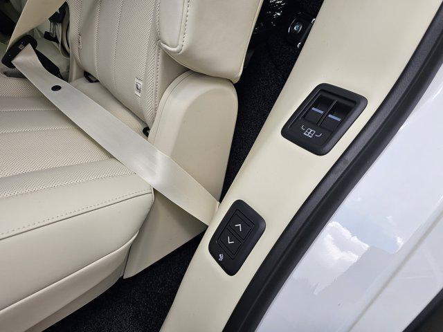 Photo of 2025 Fuji White Land Rover Range Rover