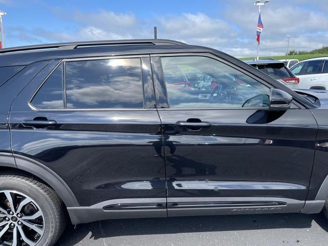 Photo of 2021 Agate Black Metallic Ford Explorer