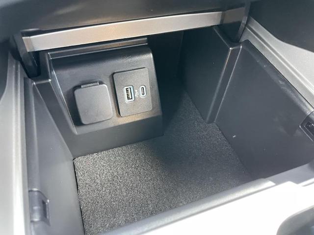 Photo of 2021 Agate Black Metallic Ford Explorer