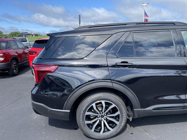 Photo of 2021 Agate Black Metallic Ford Explorer