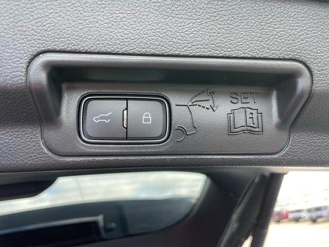 Photo of 2021 Agate Black Metallic Ford Explorer