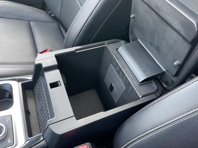 Photo of 2021 Agate Black Metallic Ford Explorer