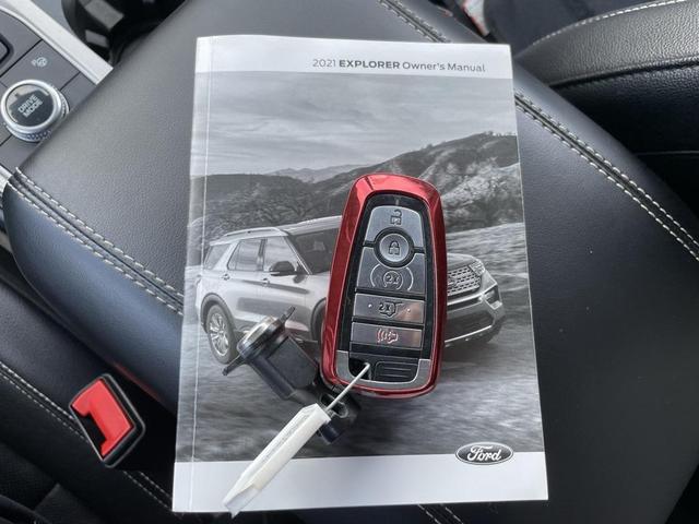 Photo of 2021 Agate Black Metallic Ford Explorer