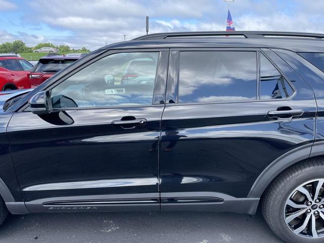 Photo of 2021 Agate Black Metallic Ford Explorer
