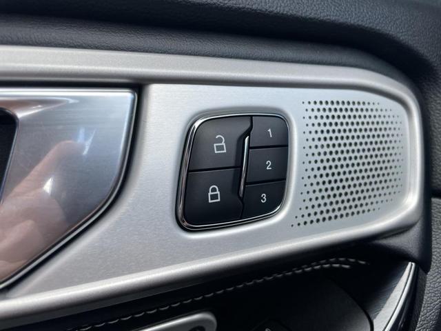 Photo of 2021 Agate Black Metallic Ford Explorer