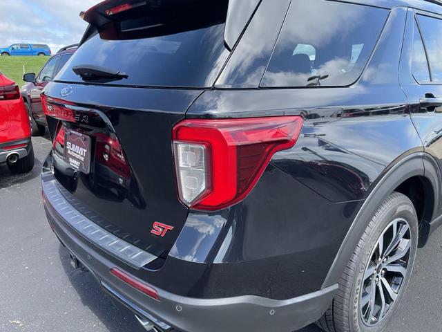 Photo of 2021 Agate Black Metallic Ford Explorer